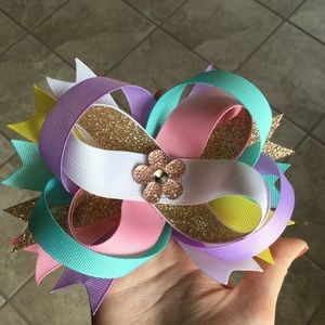 Homeade hair bow. Soft colors edition.